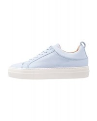 Baskets basses bleu clair Pieces