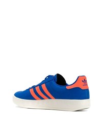 Baskets basses bleues adidas