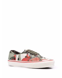 Baskets basses camouflage olive Vans