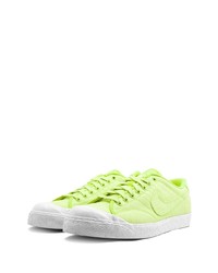 Baskets basses chartreuses Nike