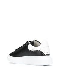 Baskets basses en cuir à clous noires Alexander McQueen