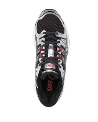 Baskets basses en cuir argentées Asics