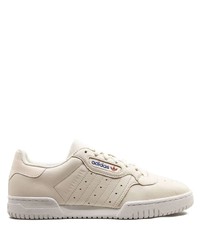 Baskets basses en cuir beiges adidas