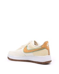 Baskets basses en cuir beiges Nike