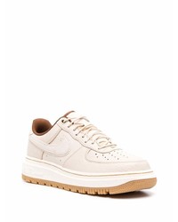 Baskets basses en cuir beiges Nike