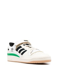 Baskets basses en cuir beiges adidas