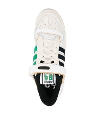 Baskets basses en cuir beiges adidas