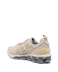 Baskets basses en cuir beiges Asics