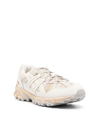 Baskets basses en cuir beiges Asics