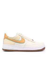 Baskets basses en cuir beiges Nike