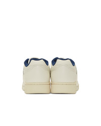 Baskets basses en cuir beiges Reebok Classics