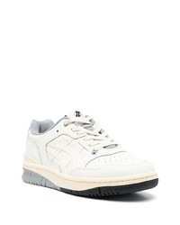 Baskets basses en cuir beiges Asics