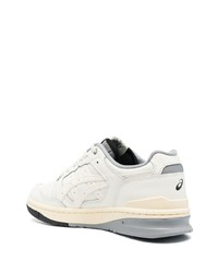 Baskets basses en cuir beiges Asics