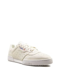 Baskets basses en cuir beiges adidas