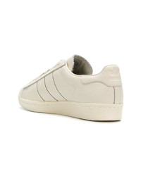 Baskets basses en cuir beiges adidas