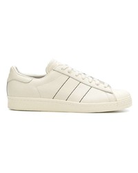 Baskets basses en cuir beiges adidas