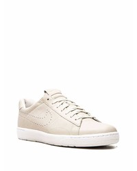 Baskets basses en cuir beiges Nike