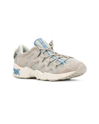 Baskets basses en cuir beiges Asics