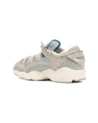 Baskets basses en cuir beiges Asics