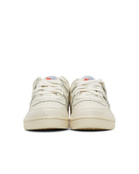 Baskets basses en cuir beiges Reebok Classics