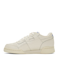 Baskets basses en cuir beiges Reebok Classics