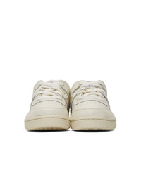 Baskets basses en cuir beiges Reebok Classics