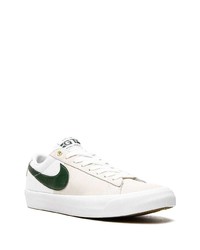 Baskets basses en cuir beiges Nike