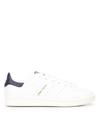 Baskets basses en cuir blanc et bleu marine adidas