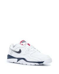 Baskets basses en cuir blanc et bleu marine Nike