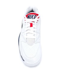 Baskets basses en cuir blanc et bleu marine Nike