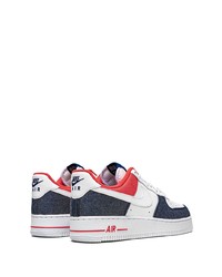 Baskets basses en cuir blanc et bleu marine Nike