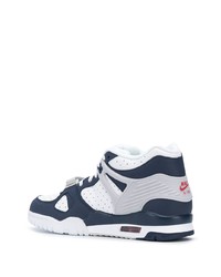 Baskets basses en cuir blanc et bleu marine Nike