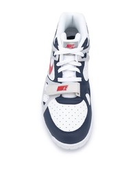 Baskets basses en cuir blanc et bleu marine Nike