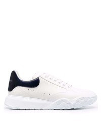 Baskets basses en cuir blanc et bleu marine Alexander McQueen