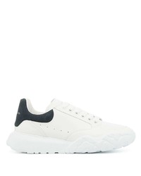 Baskets basses en cuir blanc et bleu marine Alexander McQueen