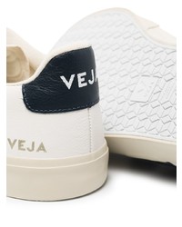 Baskets basses en cuir blanc et bleu marine Veja