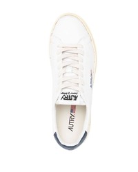 Baskets basses en cuir blanc et bleu marine AUTRY