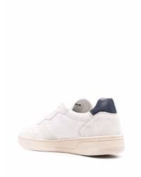 Baskets basses en cuir blanc et bleu marine D.A.T.E