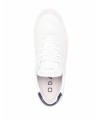 Baskets basses en cuir blanc et bleu marine D.A.T.E