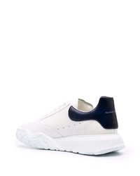 Baskets basses en cuir blanc et bleu marine Alexander McQueen