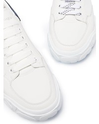 Baskets basses en cuir blanc et bleu marine Alexander McQueen