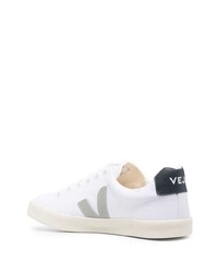 Baskets basses en cuir blanc et bleu marine Veja