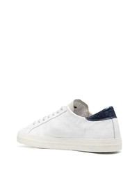 Baskets basses en cuir blanc et bleu marine D.A.T.E