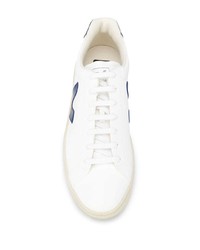 Baskets basses en cuir blanc et bleu marine Veja