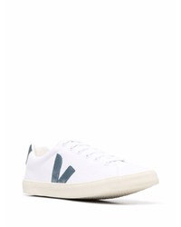 Baskets basses en cuir blanc et bleu marine Veja