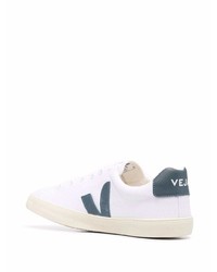 Baskets basses en cuir blanc et bleu marine Veja