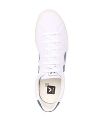 Baskets basses en cuir blanc et bleu marine Veja