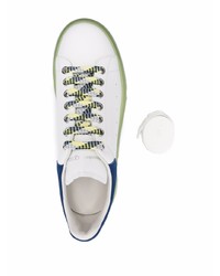 Baskets basses en cuir blanc et bleu marine Alexander McQueen