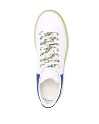 Baskets basses en cuir blanc et bleu marine Alexander McQueen