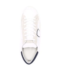 Baskets basses en cuir blanc et bleu marine Philippe Model Paris